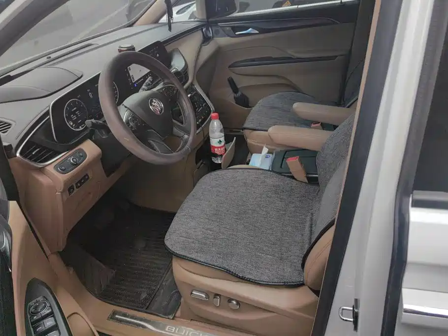 Photo 9 - Buick GL8