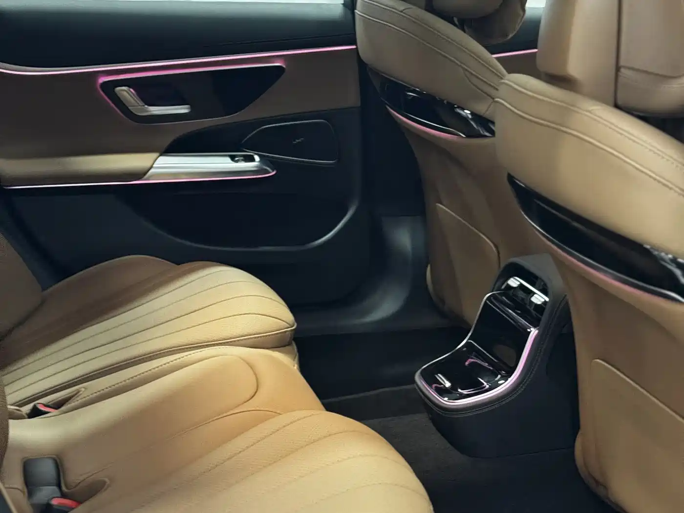 Mercedes-Benz E-Class 2025 E 260 L фото 10