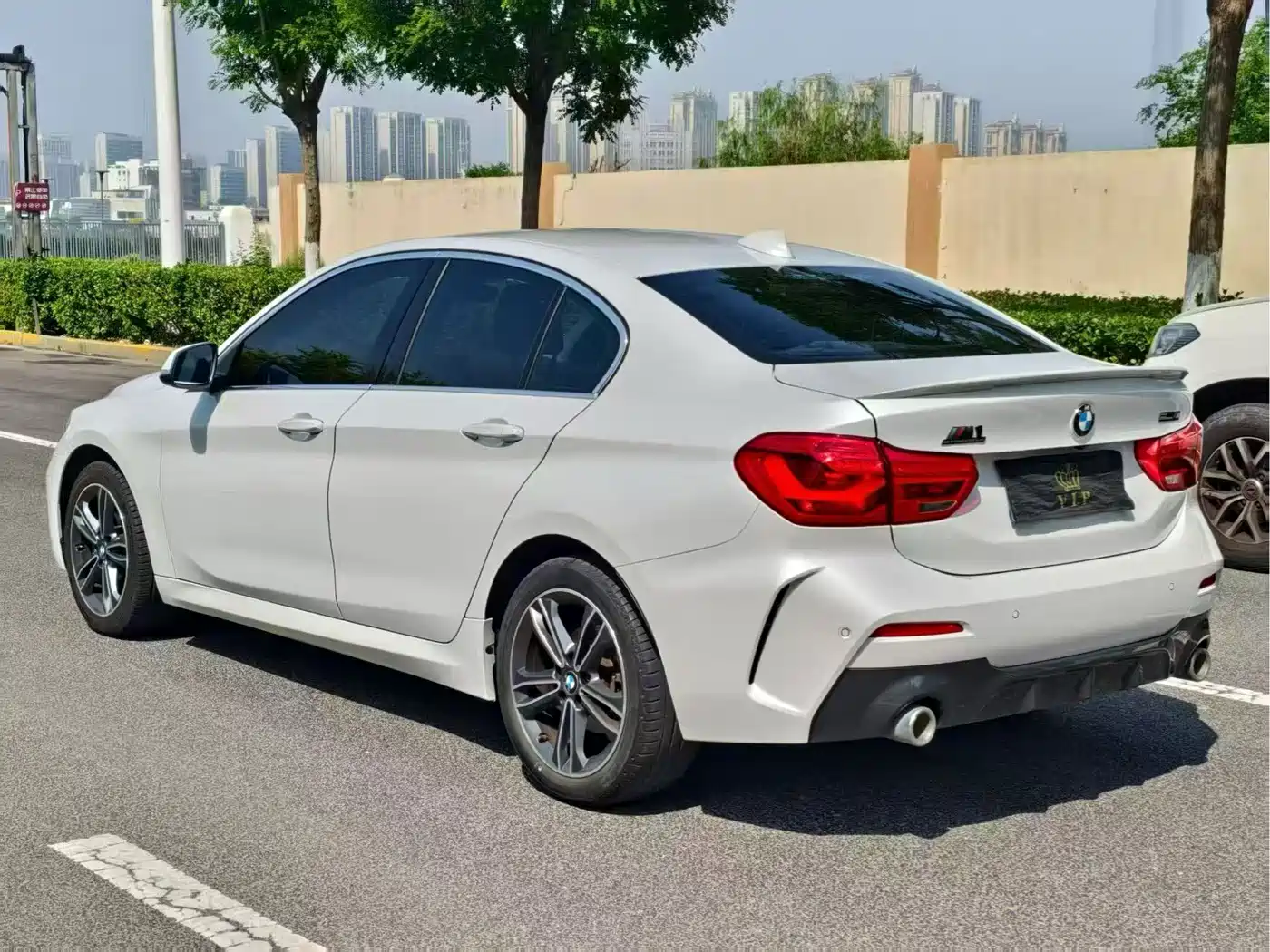 BMW 1-SERIES