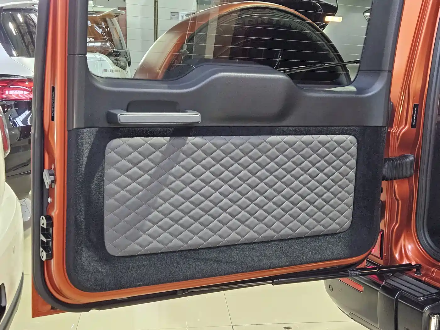 Mercedes-Benz G-Class 2024 G 500 фото 27