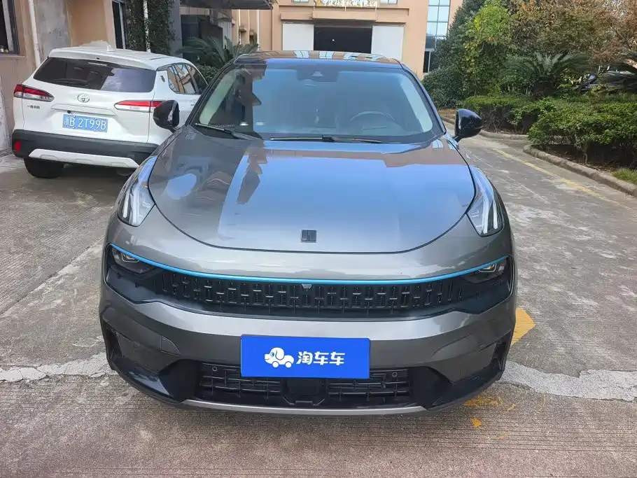 Фото 2 - Lynk & Co 05