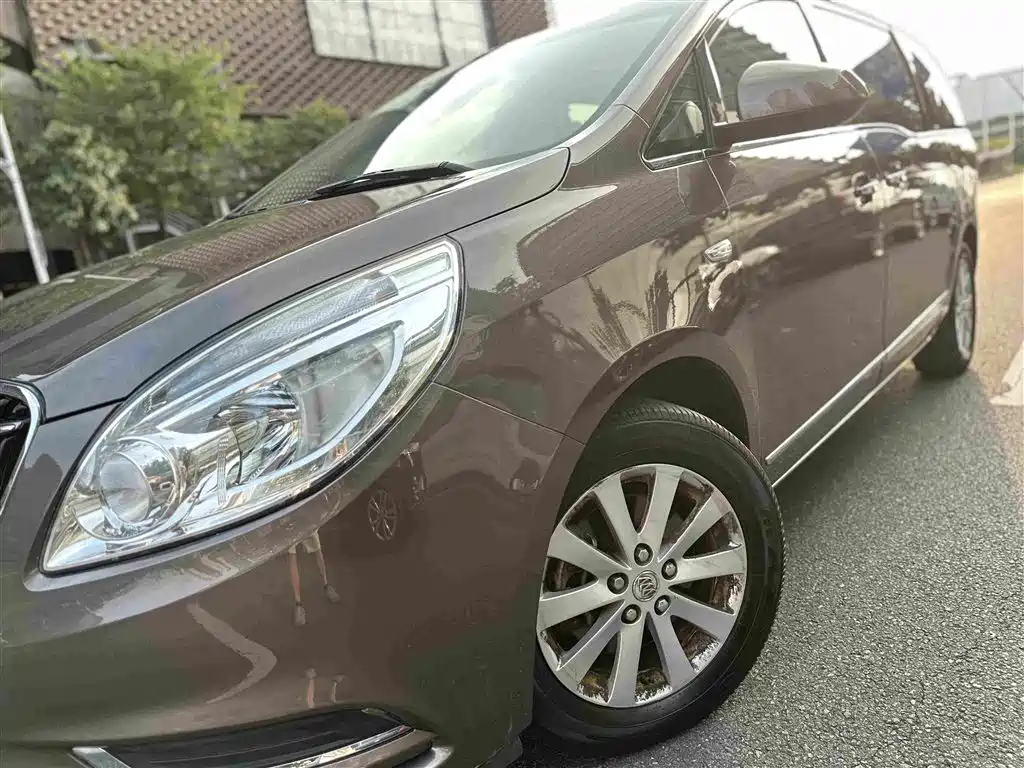 Фото 12 - Buick GL8