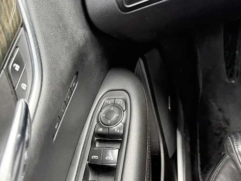 Photo 18 - Cadillac XT5