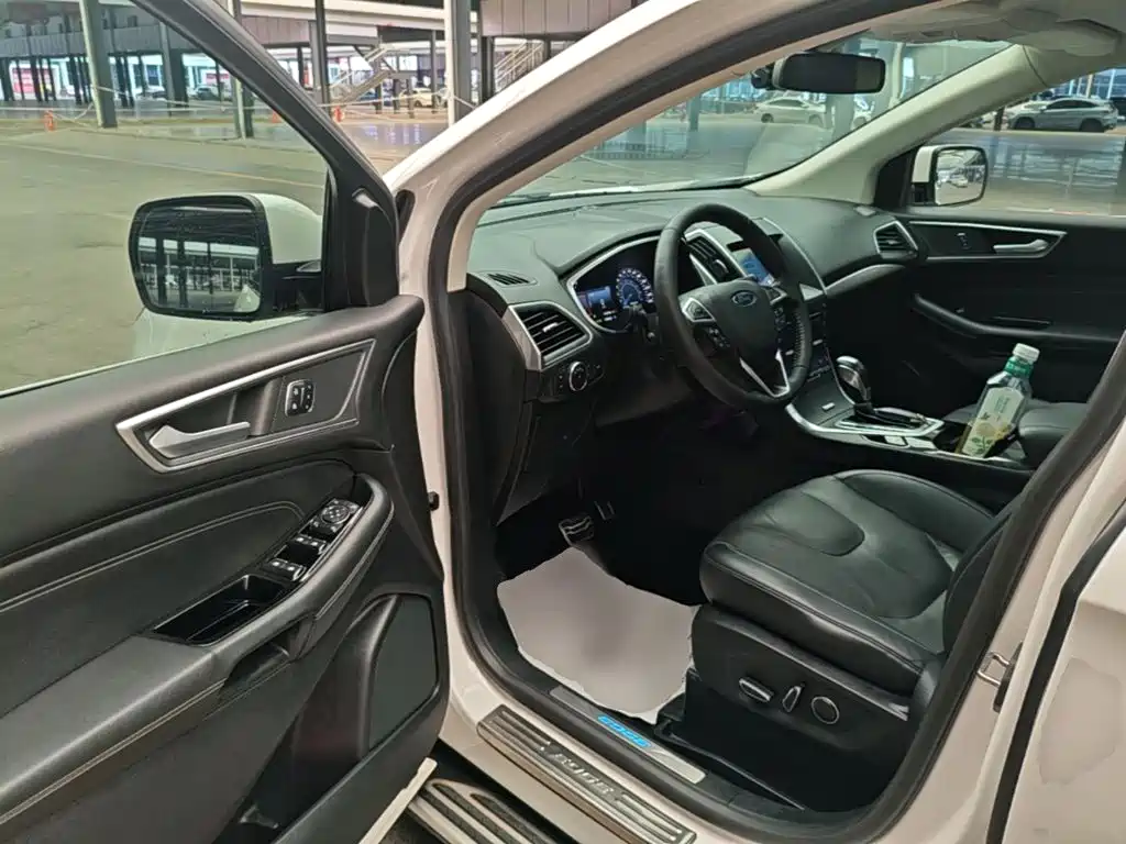 Фото 16 - Ford Edge