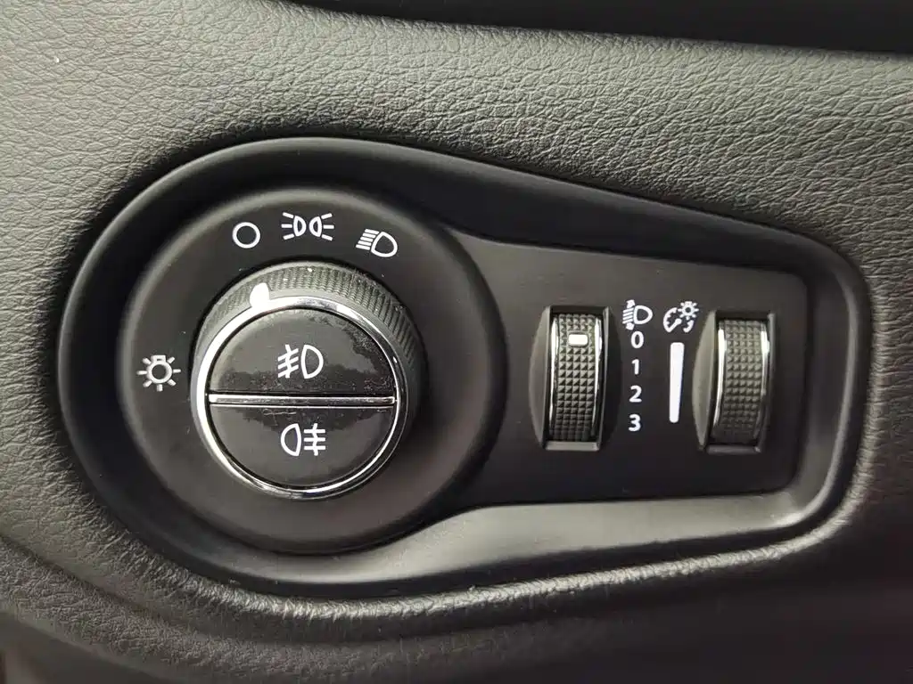 Jeep Renegade 2019 2018 Connected Large Screen Edition 180T Automatic High Energy