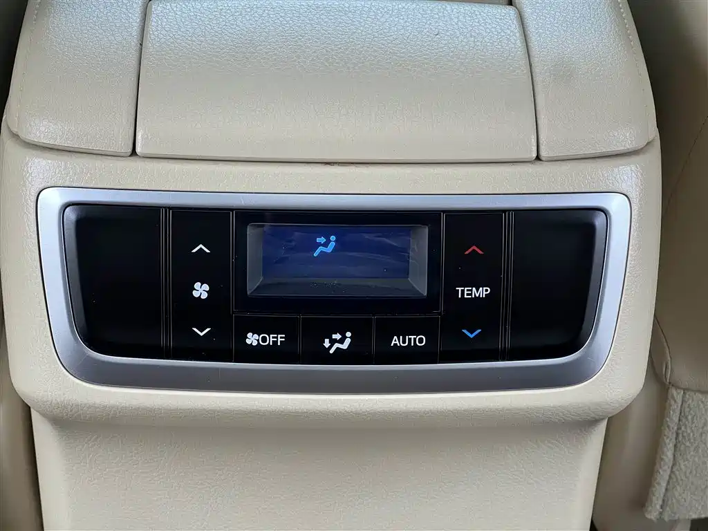 Toyota Highlander 2021 2.0T FWD Luxury 7-Seater фото 20