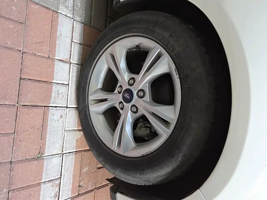 Фото 6 - Ford Focus