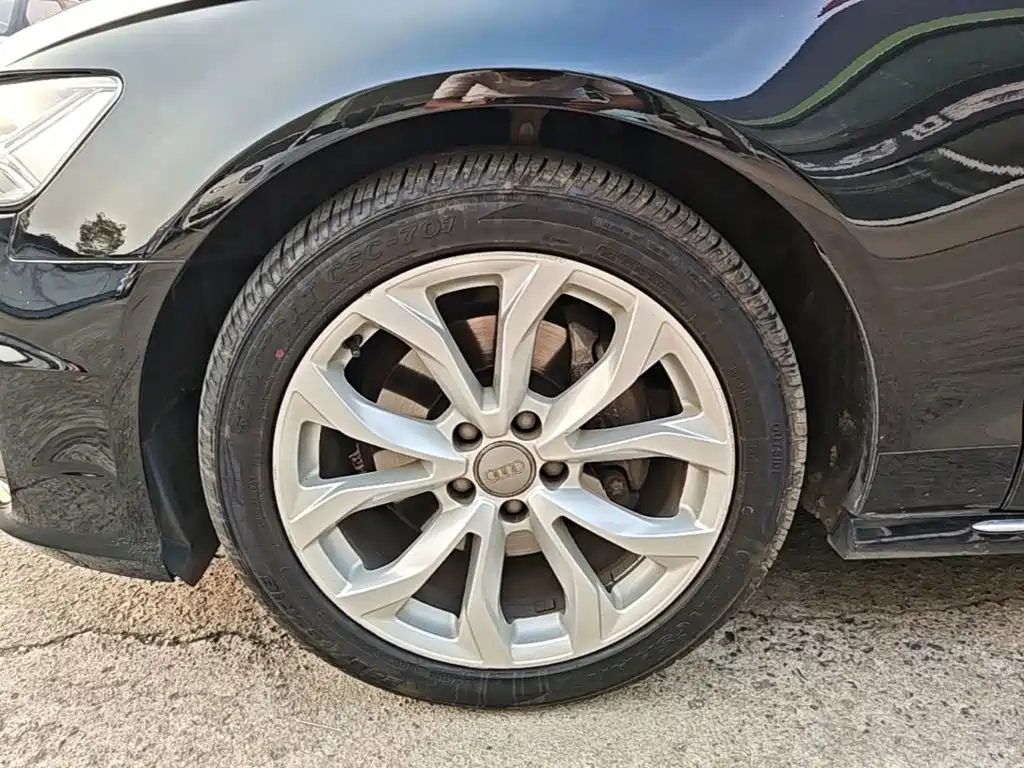 Фото 23 - Audi A6L