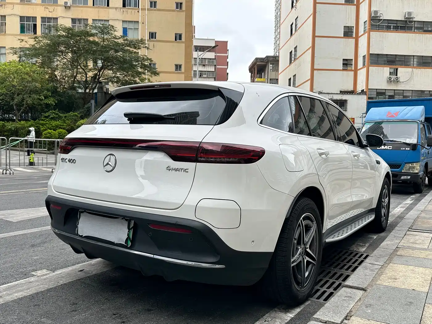 MERCEDES-BENZ EQC
