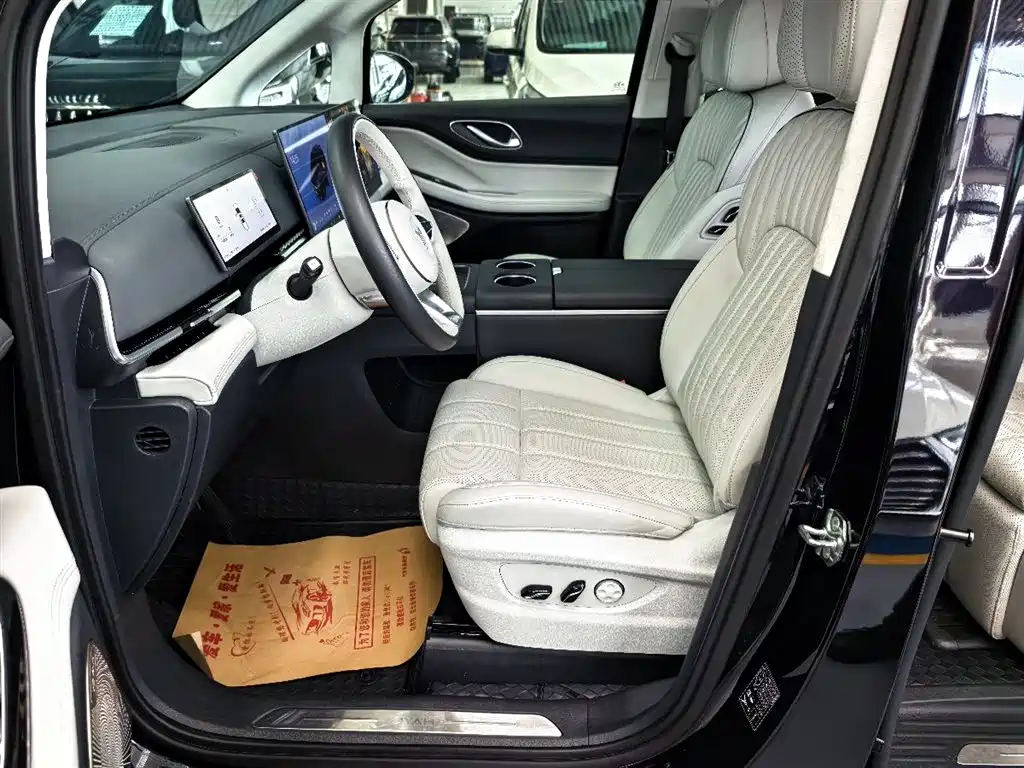 Voyah Auto Voyah Dreamer 2025 PHEV AWD Flagship Kunpeng Edition фото 6