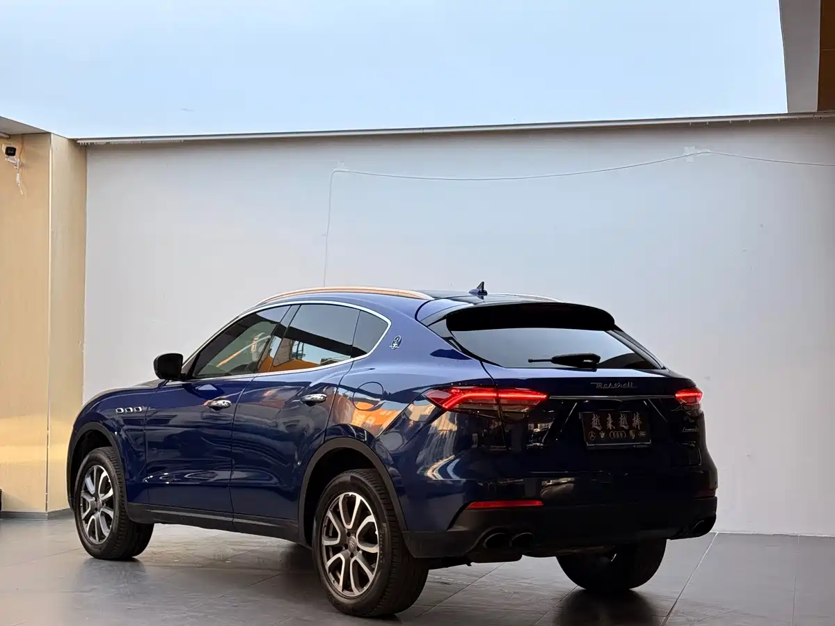 Photo 8 - Maserati Levante