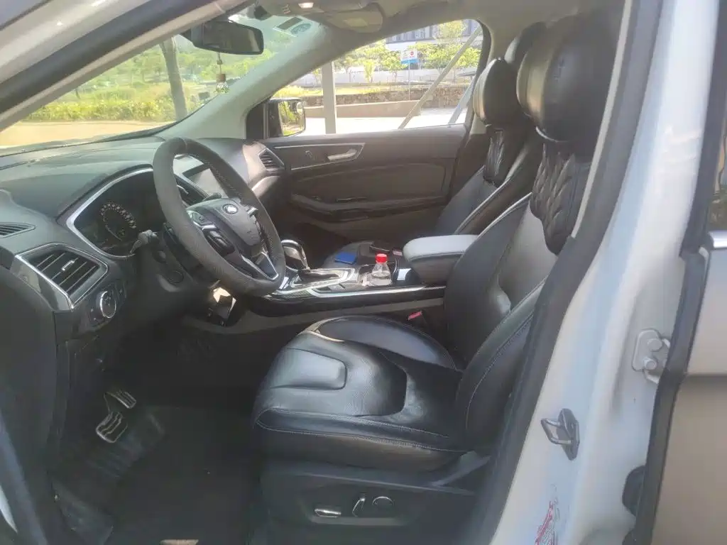 Photo 16 - Ford Edge