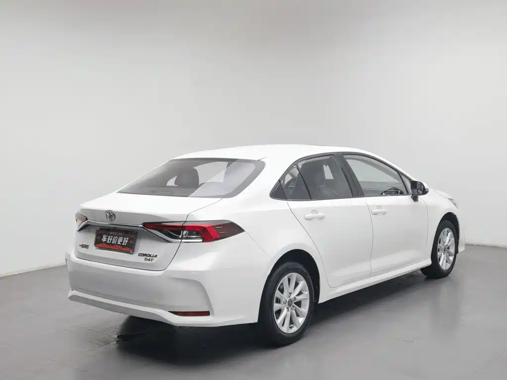 Фото 2 - Toyota Corolla