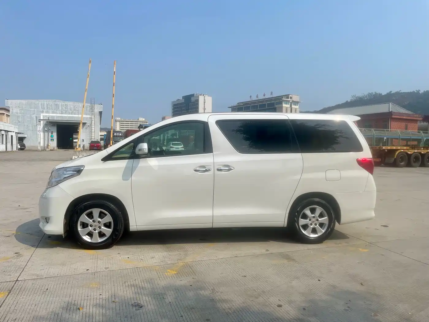 Toyota Alphard 2011 3.5L Luxury Edition фото 7