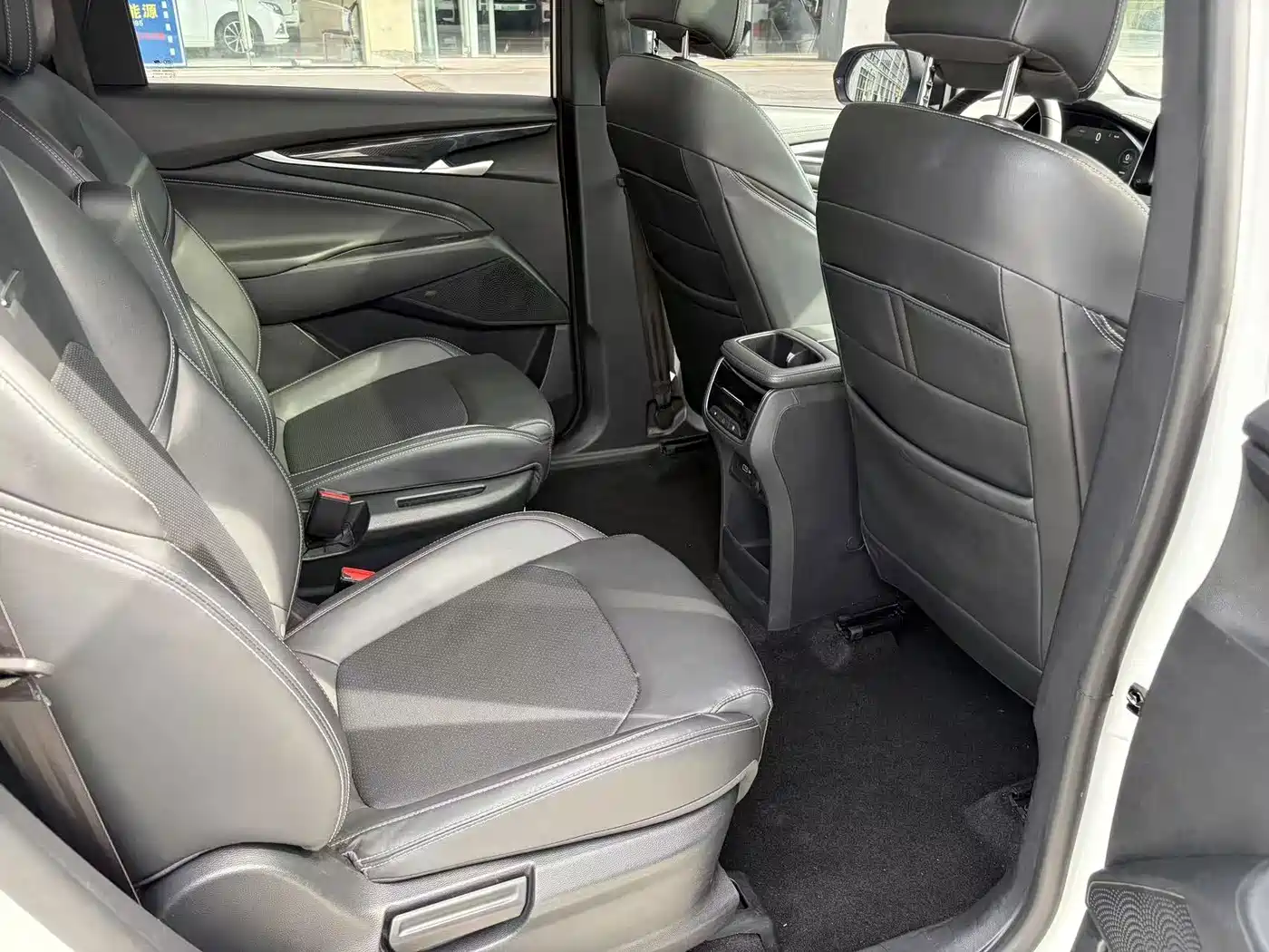 SAIC Maxus EUNIQ 5 2022 2022 Elite Edition 6-seater