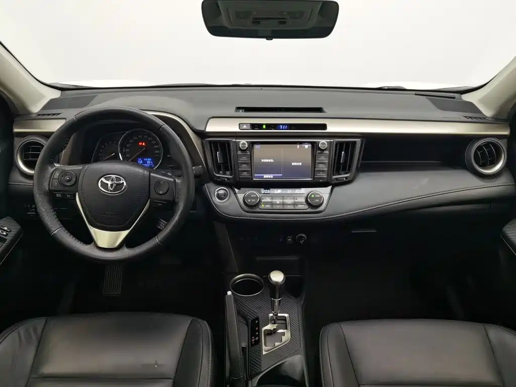 Фото 5 - Toyota RAV4