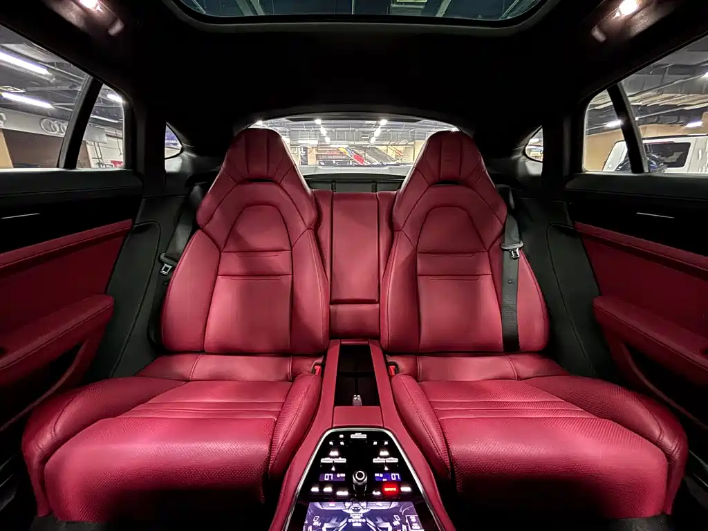 Фото 27 - Porsche Panamera