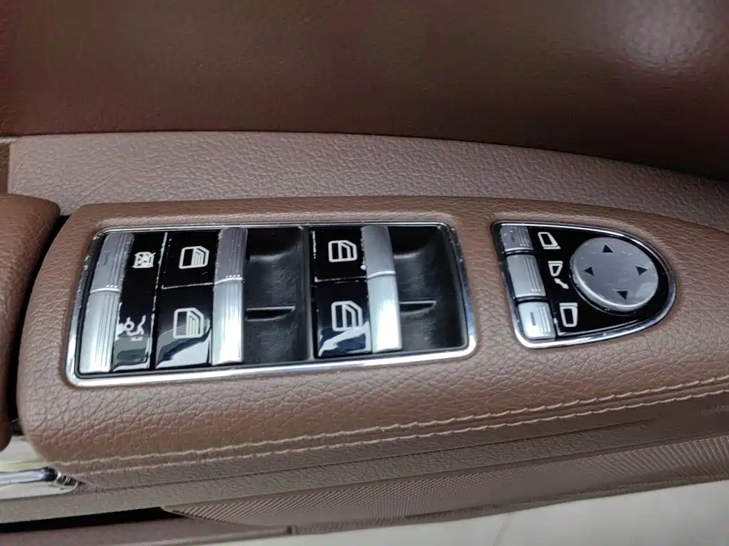 Фото 9 - Mercedes-Benz S-Class