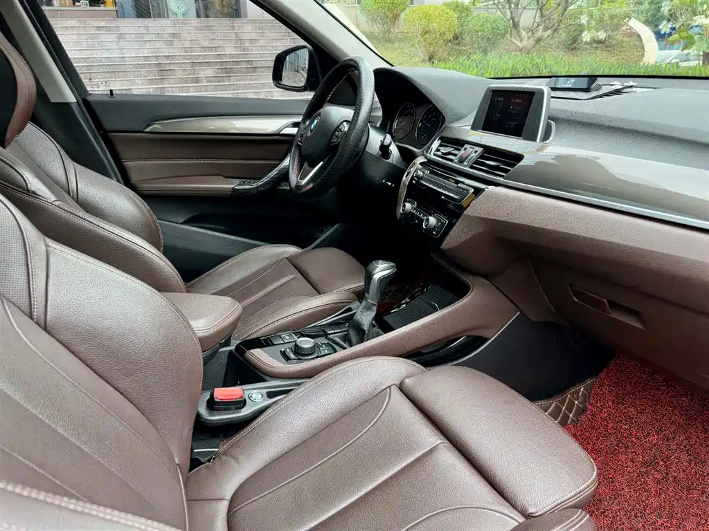 BMW X1 2019 sDrive18Li Premium Model фото 12