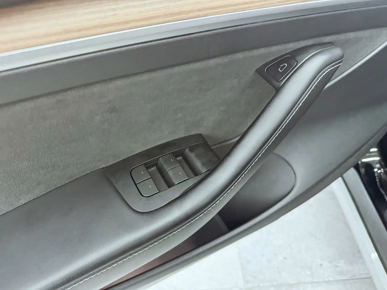Photo 16 - Tesla Model 3