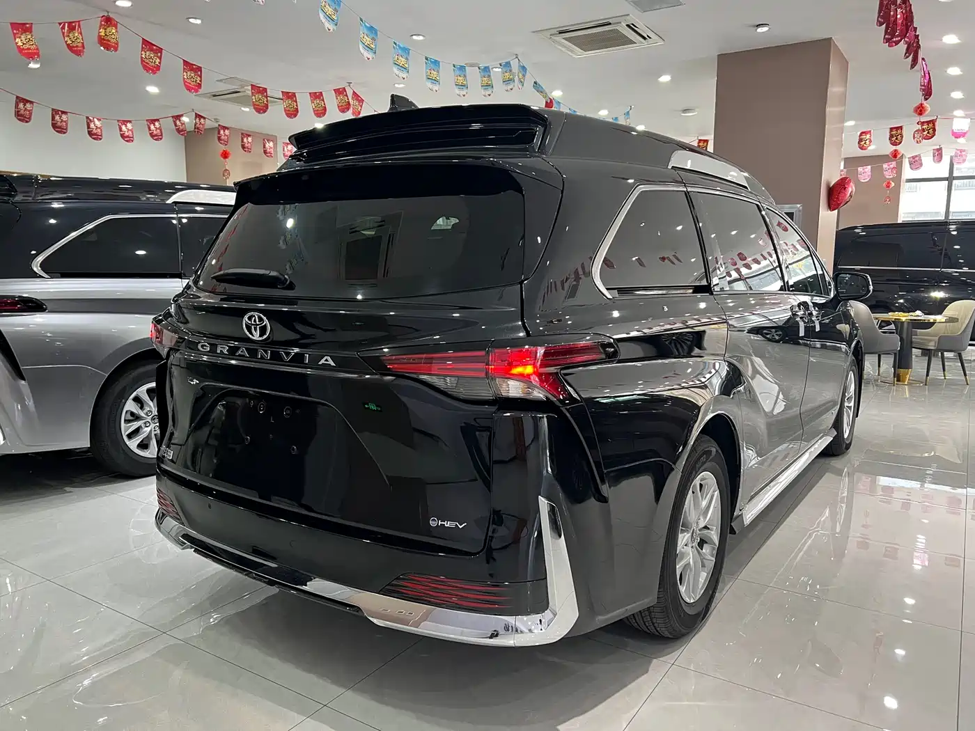 Toyota Granvia 2024 2.5L Hybrid Comfort фото 19