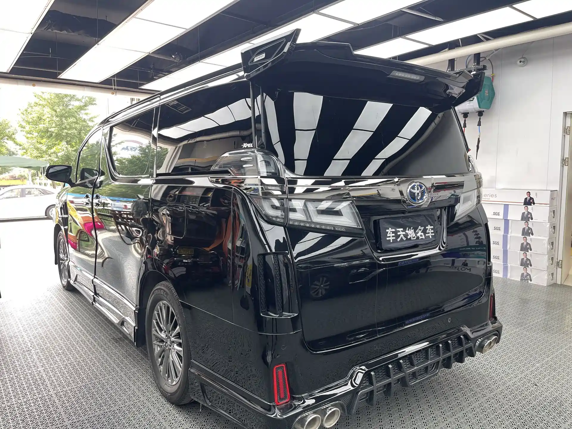 Фото 3 - Toyota Vellfire