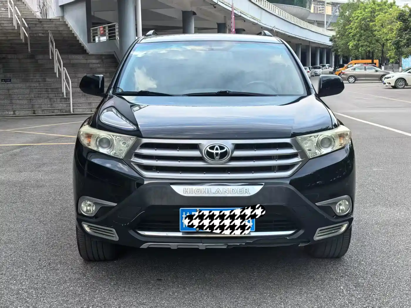 Photo 2 - Toyota Highlander