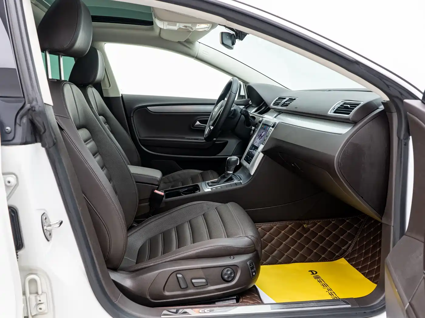 Volkswagen FAW-Volkswagen CC 2016 Model 2.0TSI Luxury фото 7