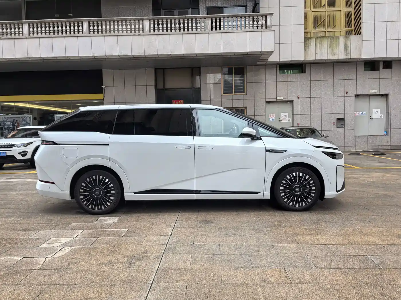 XPeng X9 2025 2025 Extended Range Edition