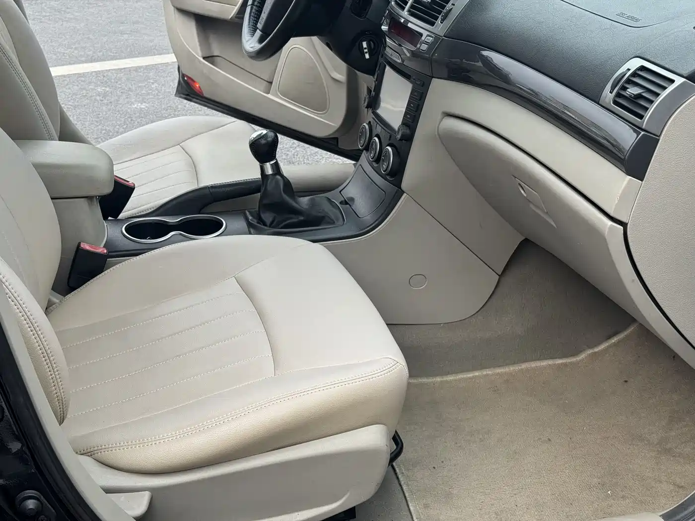 Besturn B70 2011 2010 2.0L Manual Fashion