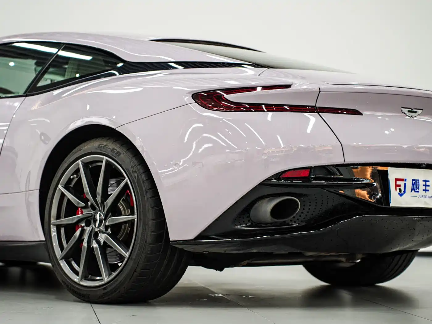 Aston Martin DB11 2016 2016 5.2T Launch Edition