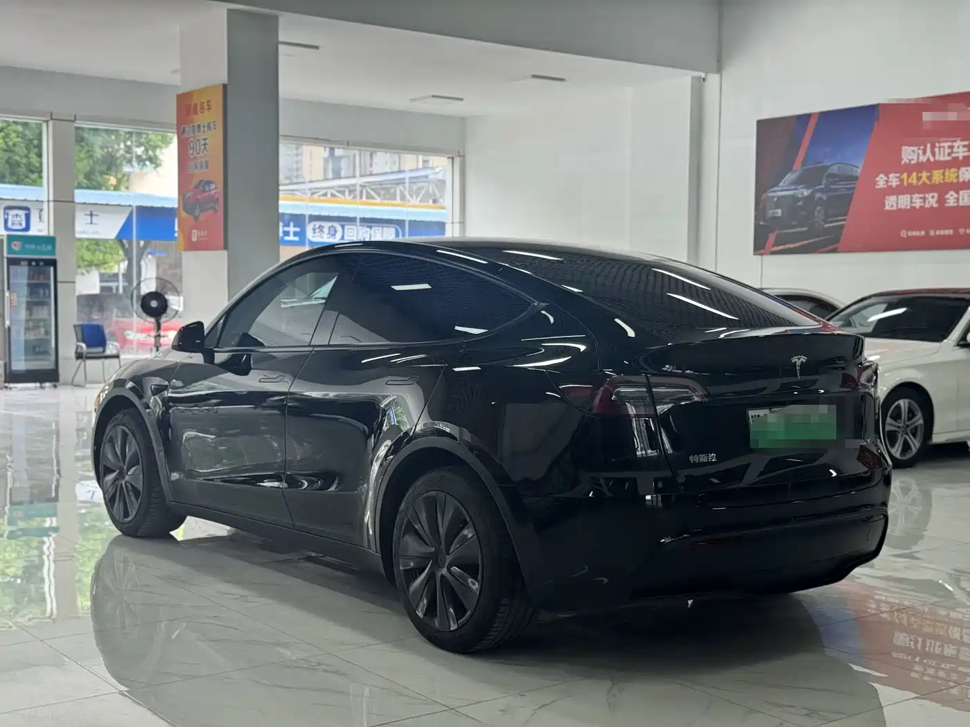 TESLA MODEL Y