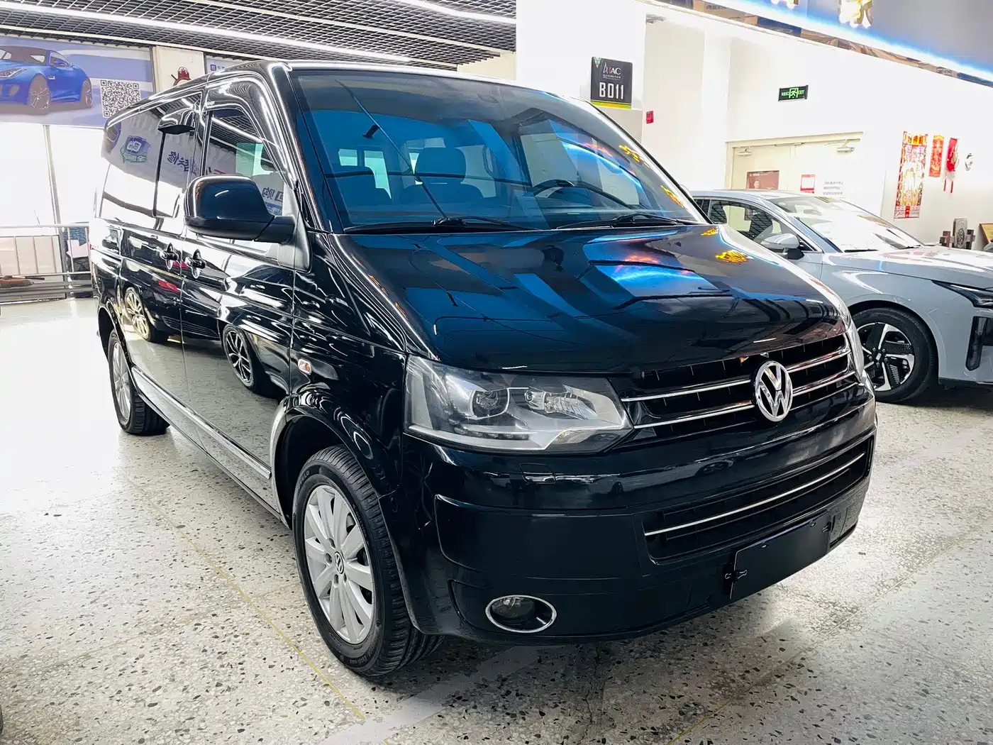 Volkswagen Multivan 2012 2.0TSI 4WD Premium фото 3