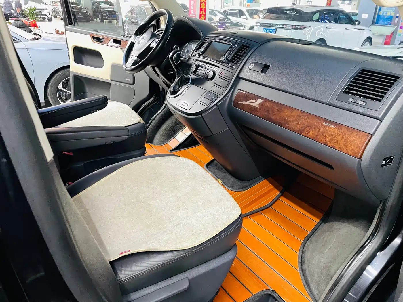 Volkswagen Multivan 2012 2.0TSI 4WD Premium фото 4