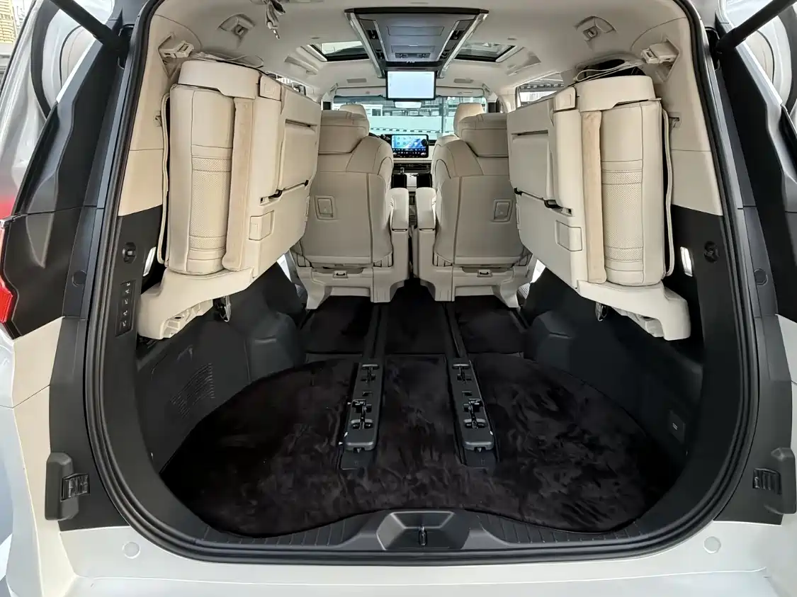 Lexus LM 2025 Model 350h Seven-Seater Elegance Edition фото 13