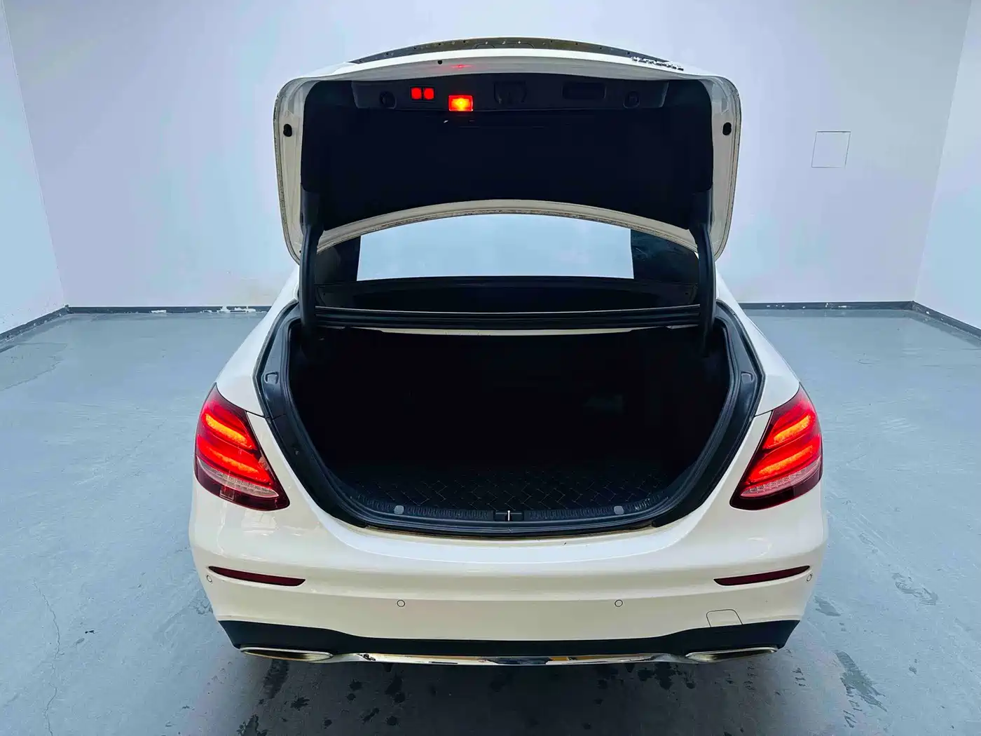 Mercedes-Benz E-Class 2019 E 200 L Sport фото 10