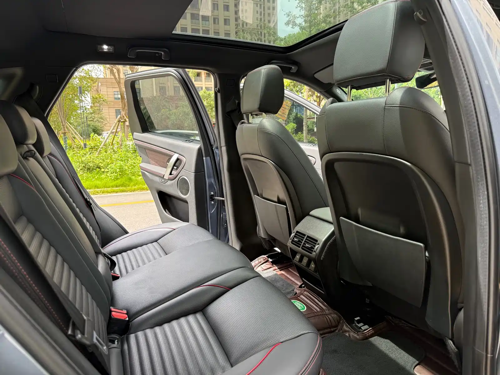 صورة 10 - Land Rover Discovery Sport