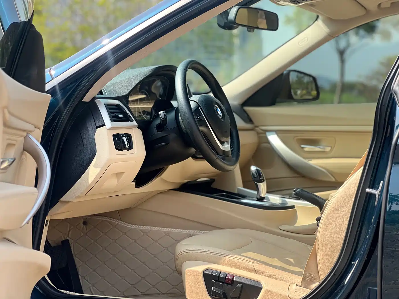 BMW 3 Series GT 2013 Model 320i Leading фото 8
