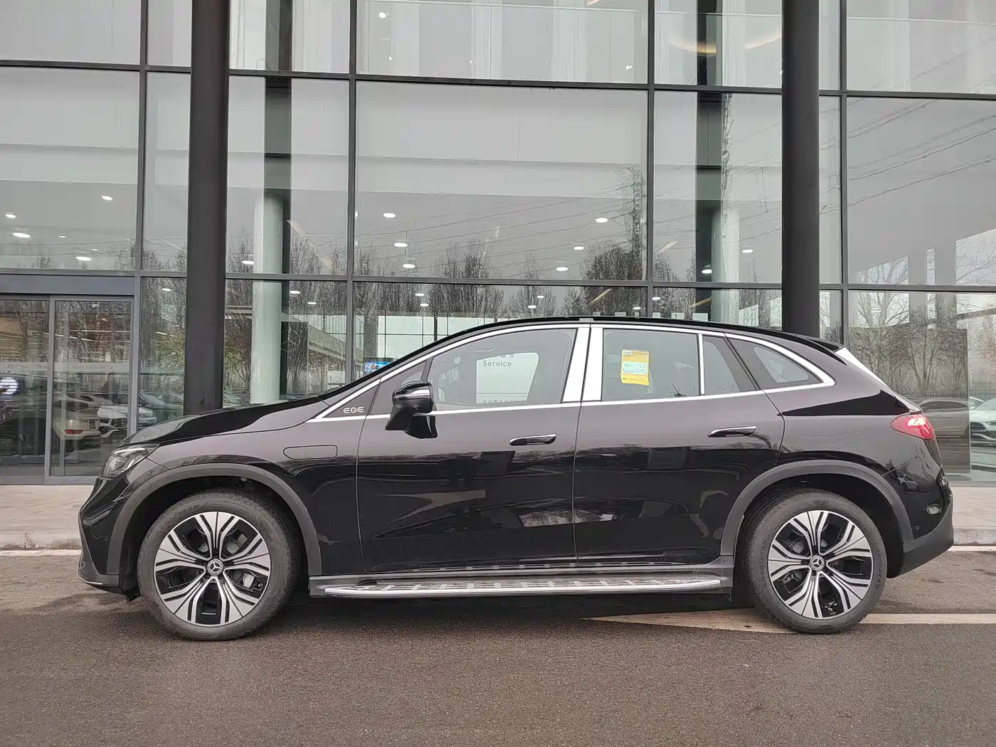 MERCEDES-BENZ EQE SUV