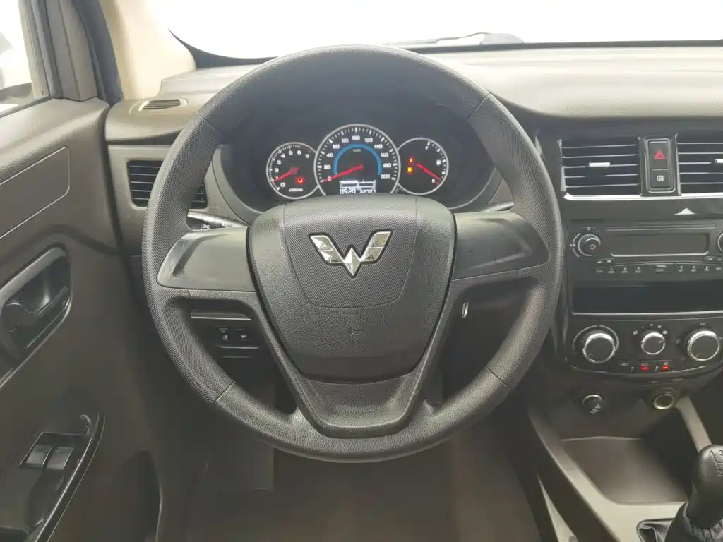 Wuling Motors Wuling Rongguang V 2017 2016 1.2L Standard