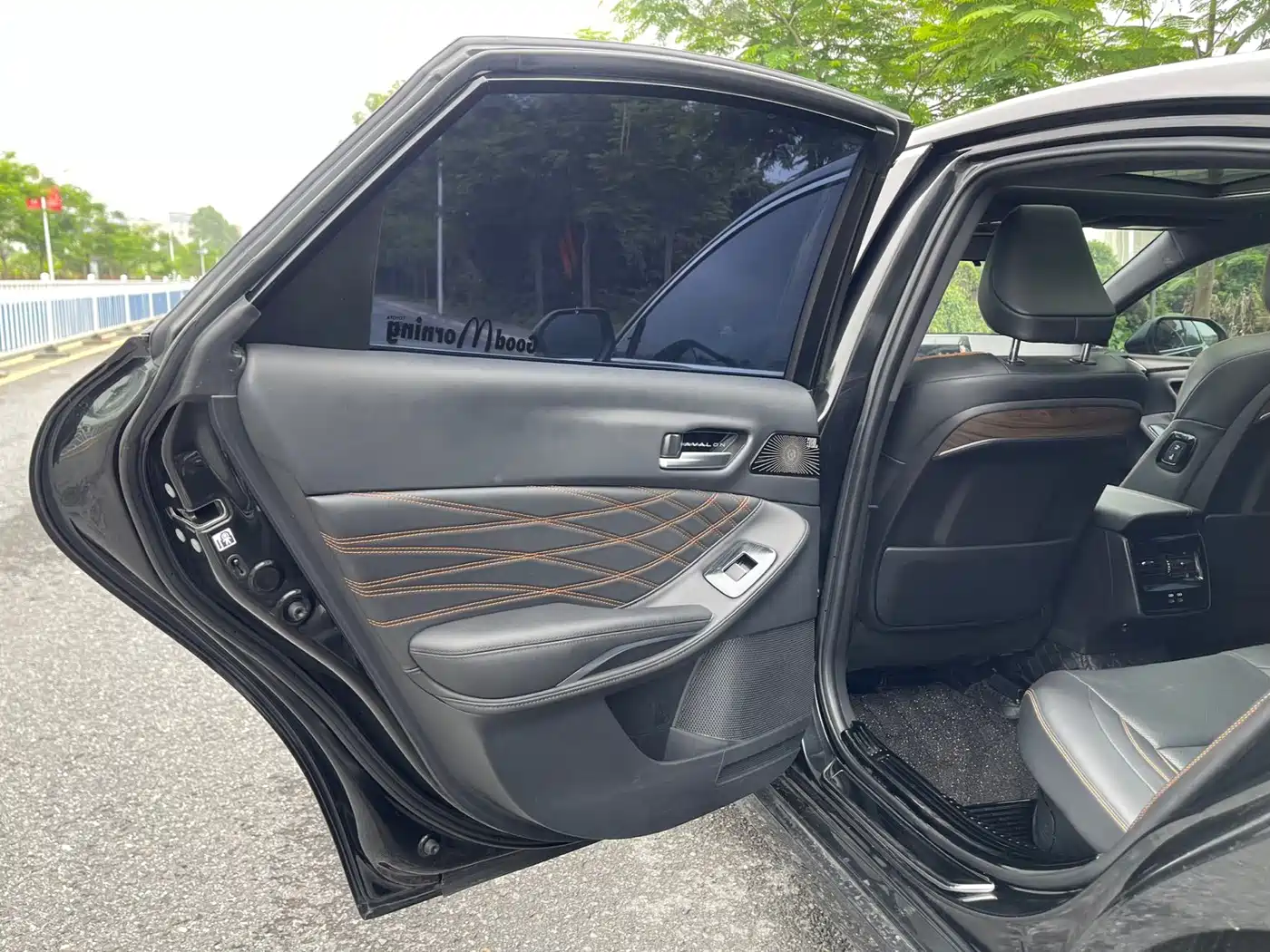 Photo 29 - Toyota Avalon
