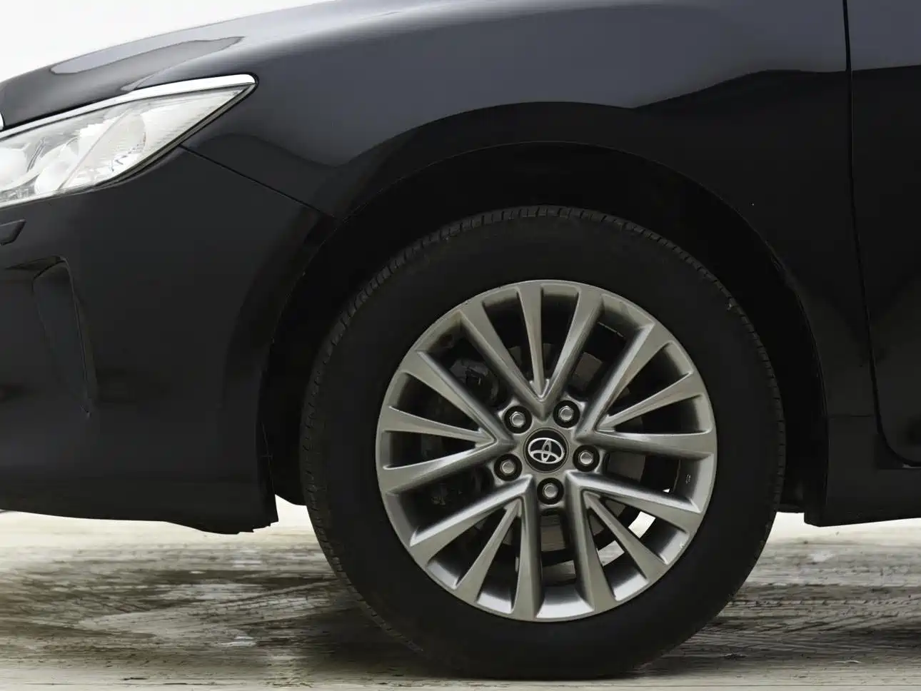 Фото 8 - Toyota Camry