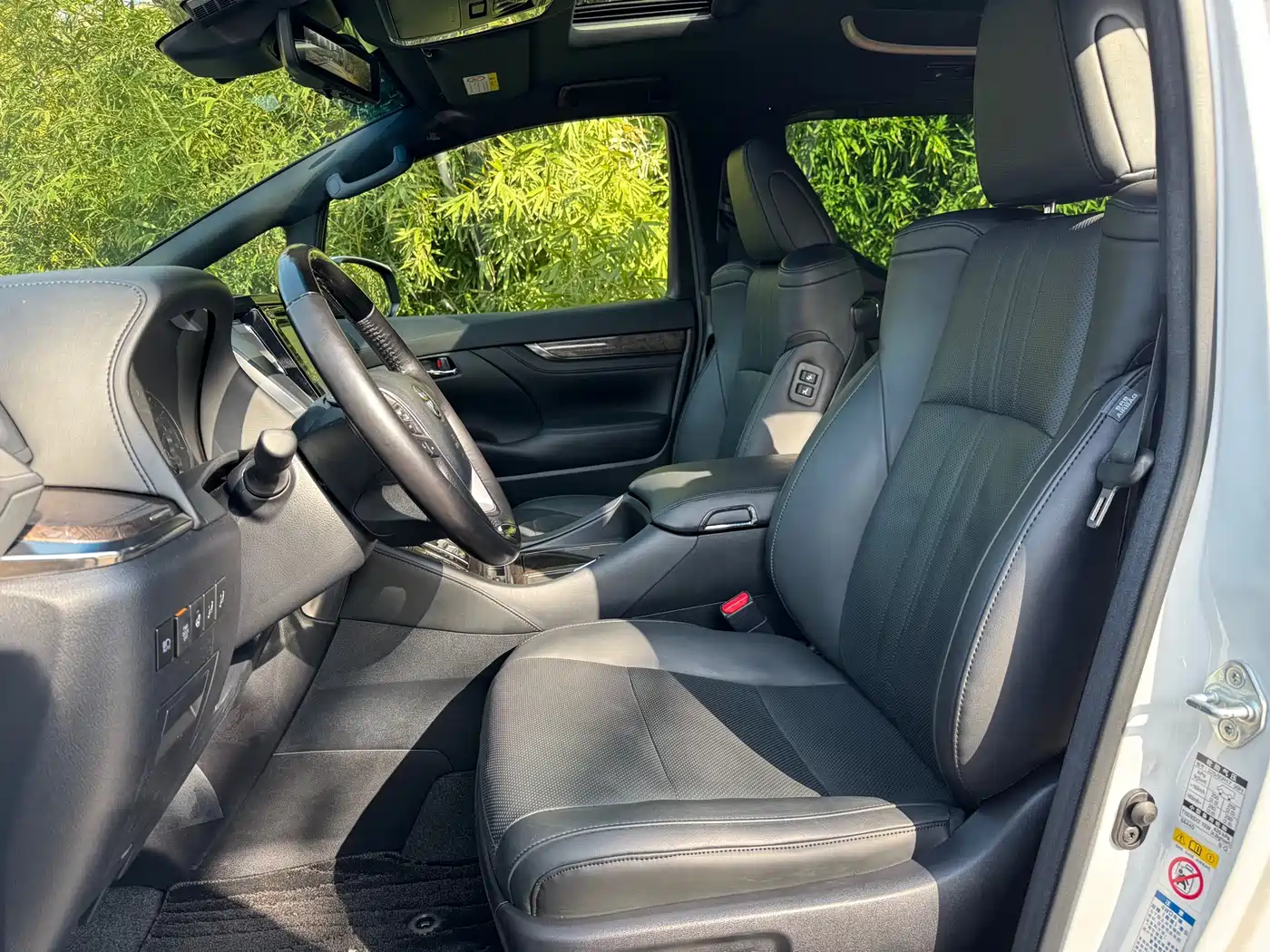 Toyota Alphard 2019 Hybrid 2.5L Premium Edition фото 4