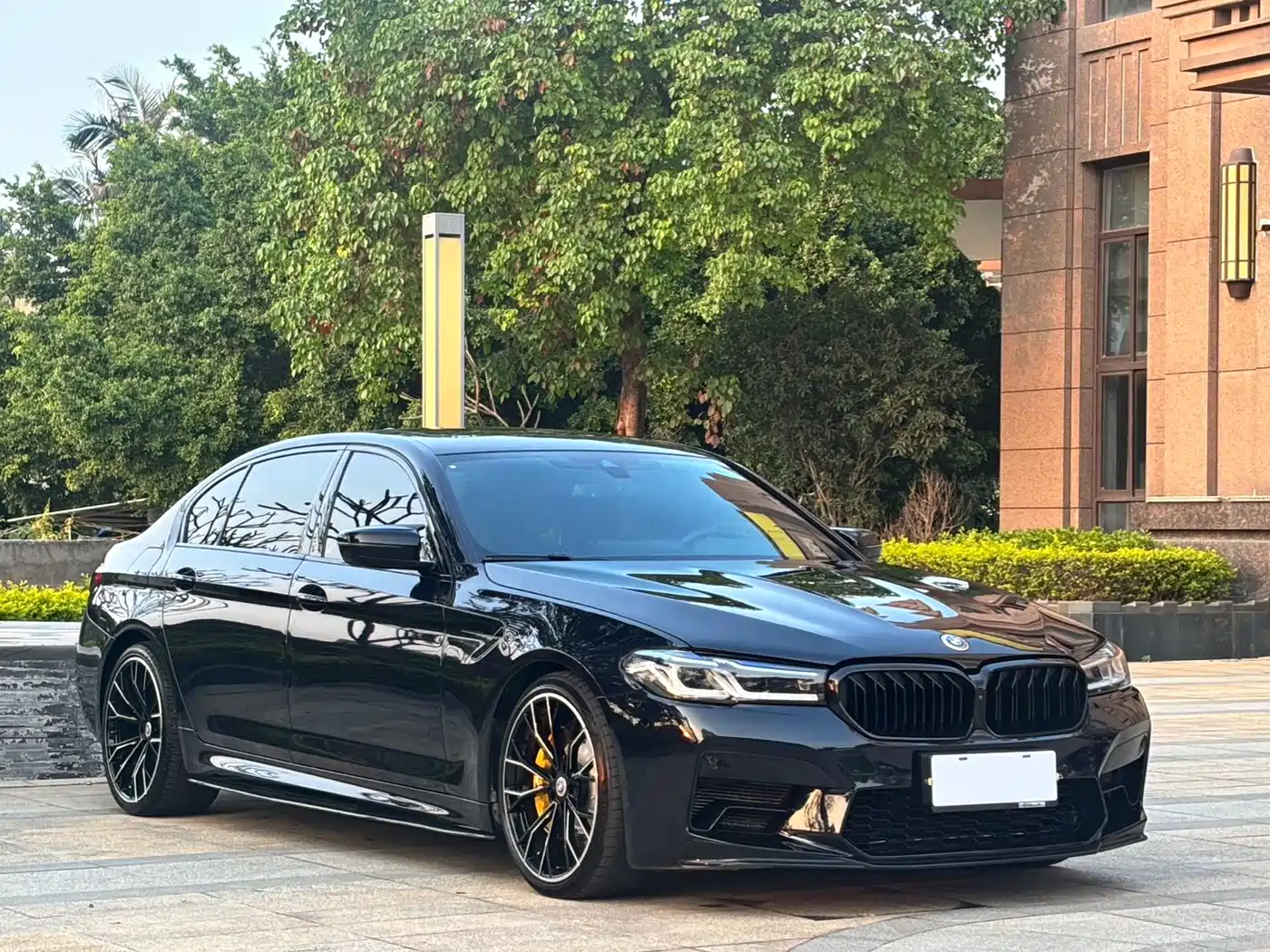 BMW 5 Series 2022 530Li Leading M Sport Package фото 3