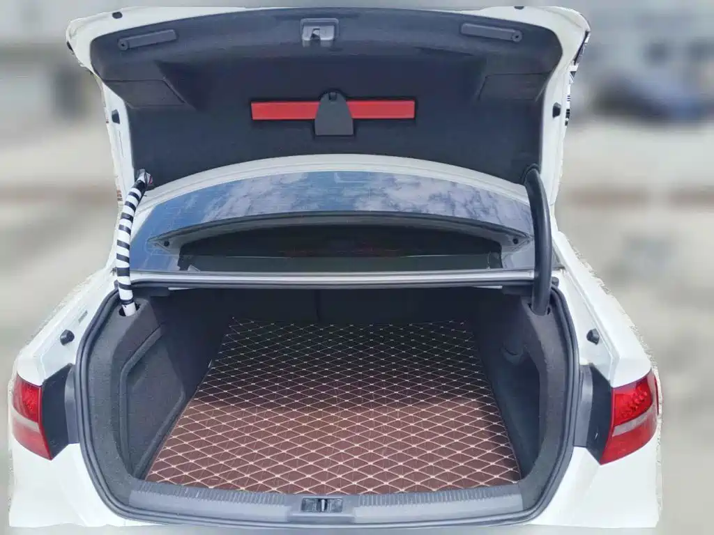 Фото 5 - Audi A4L