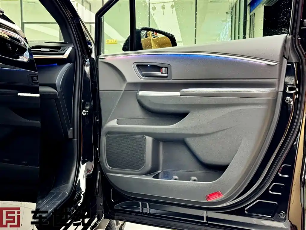 Toyota Granvia 2026 Model 2.5L Hybrid Comfort Edition фото 3