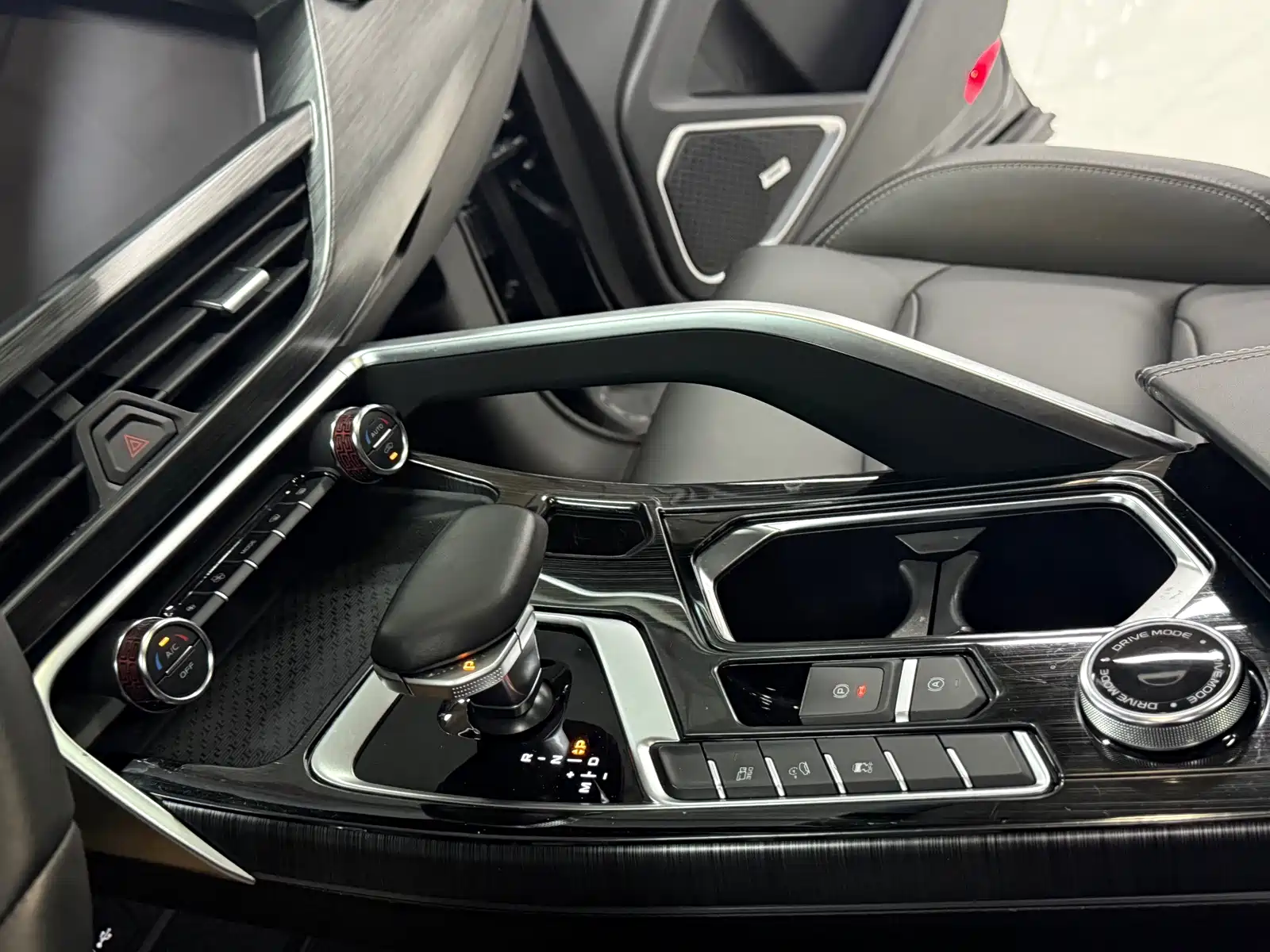 Photo 12 - Geely Tugella