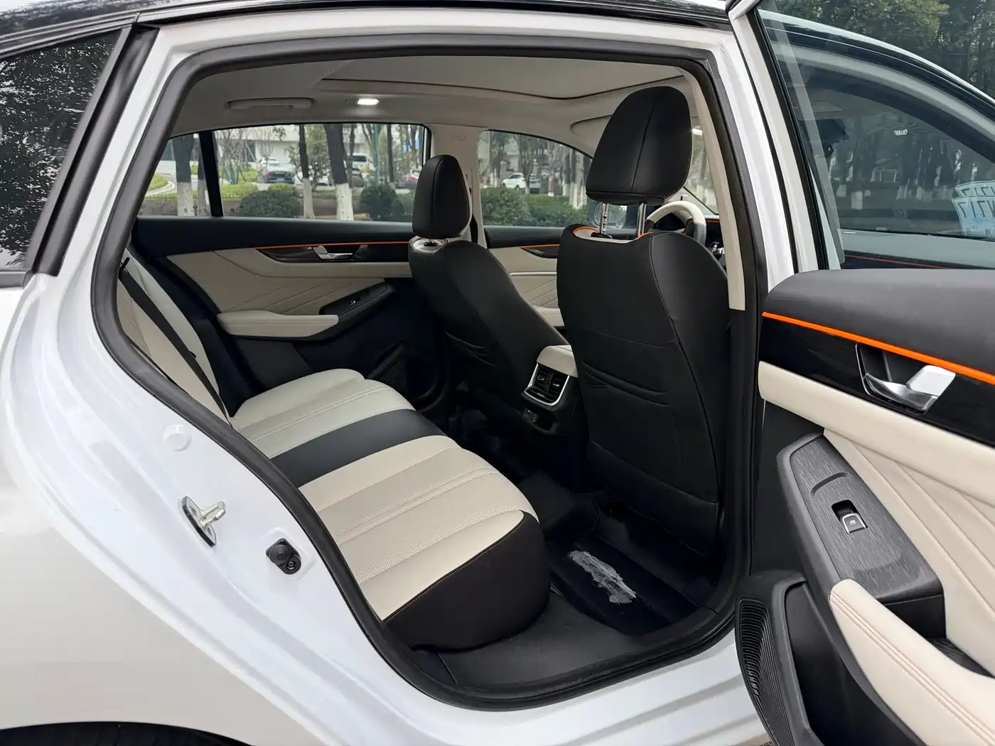 DONGFENG YI HYUN MAX