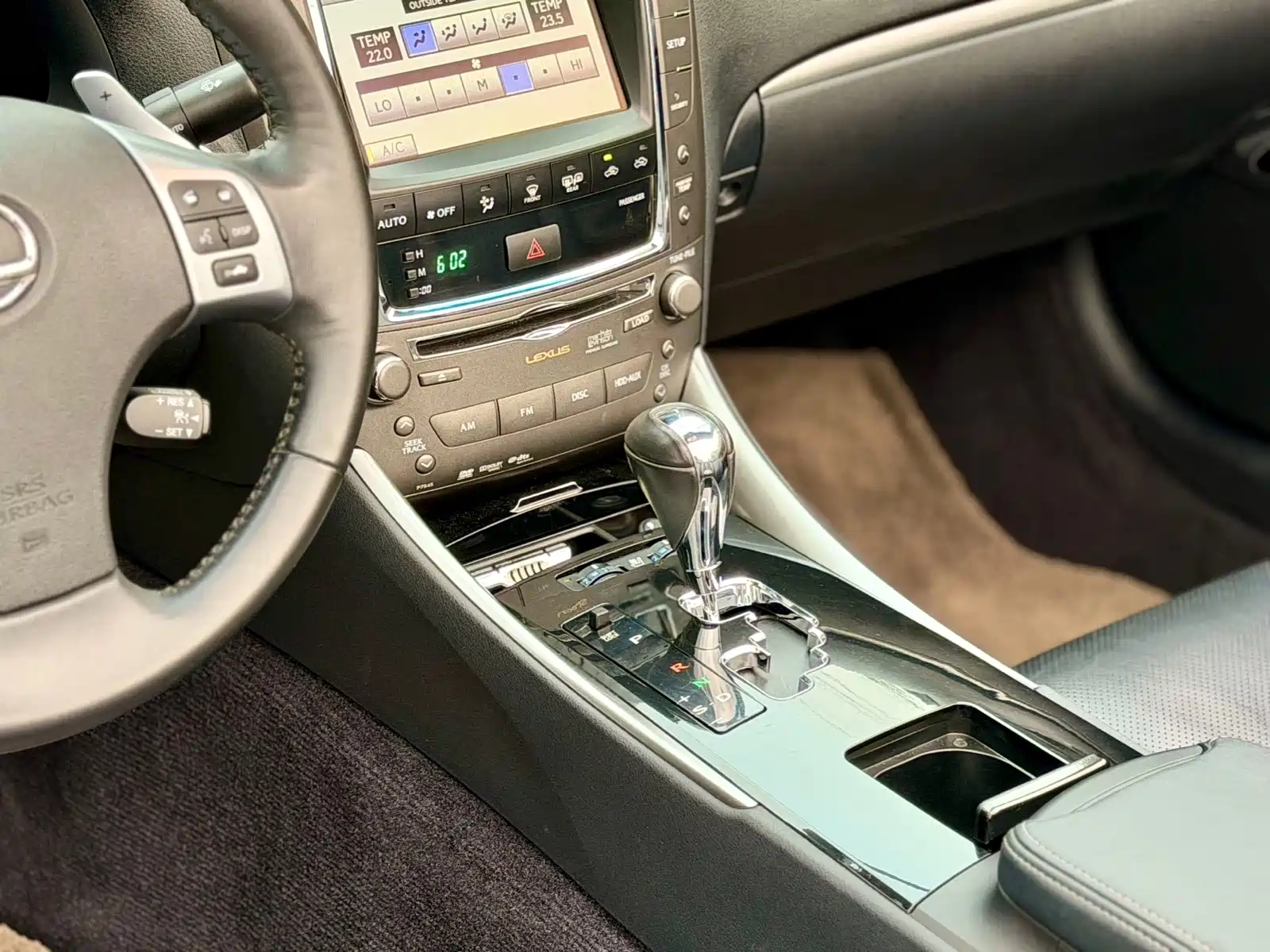 Photo 8 - Lexus IS