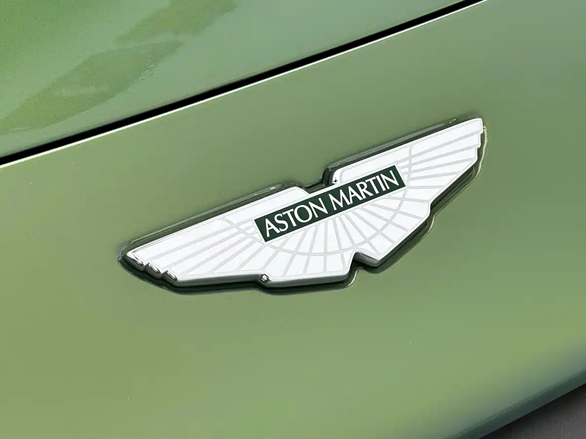 ASTON MARTIN V8 VANTAGE